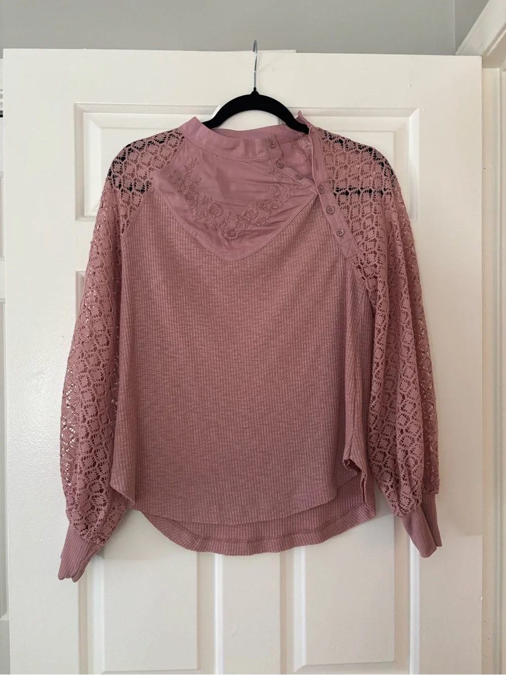 Free People XS Pink Lace Embroidered Thermal Long Sleeve Boho Top - Like New